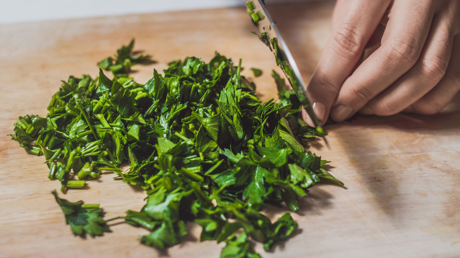 Petersilie ist besonders reichhaltig an Apigenin Sekundäre Pflanzenstoffe Apigenin Luteolin Regenad